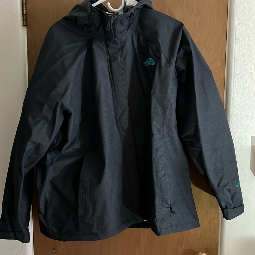 The North Face Women's Venture 2 Dryvent Waterproof Hooded Rain Shell Jacket